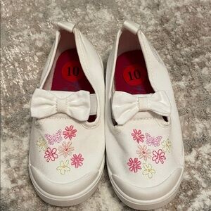 Blowfish Malibu Kids Slip On White Shoes with Bows and Floral Design size 10C